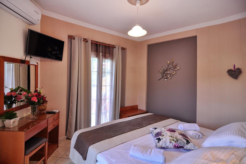 Rolandos Apartments Άγιος Γόρδιος Εξωτερικό φωτογραφία