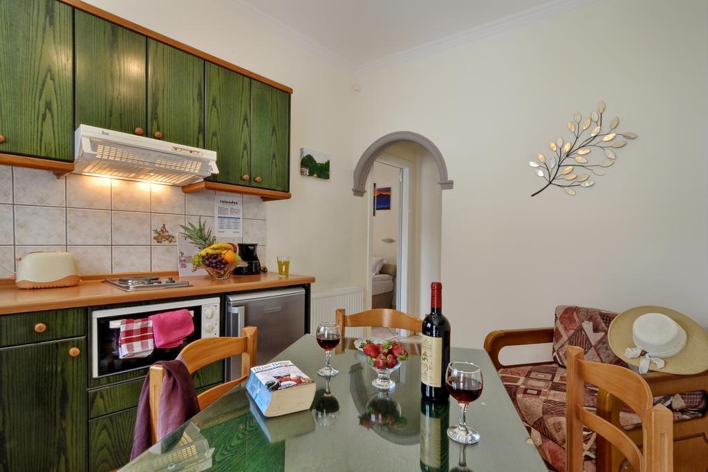 Rolandos Apartments Άγιος Γόρδιος Εξωτερικό φωτογραφία