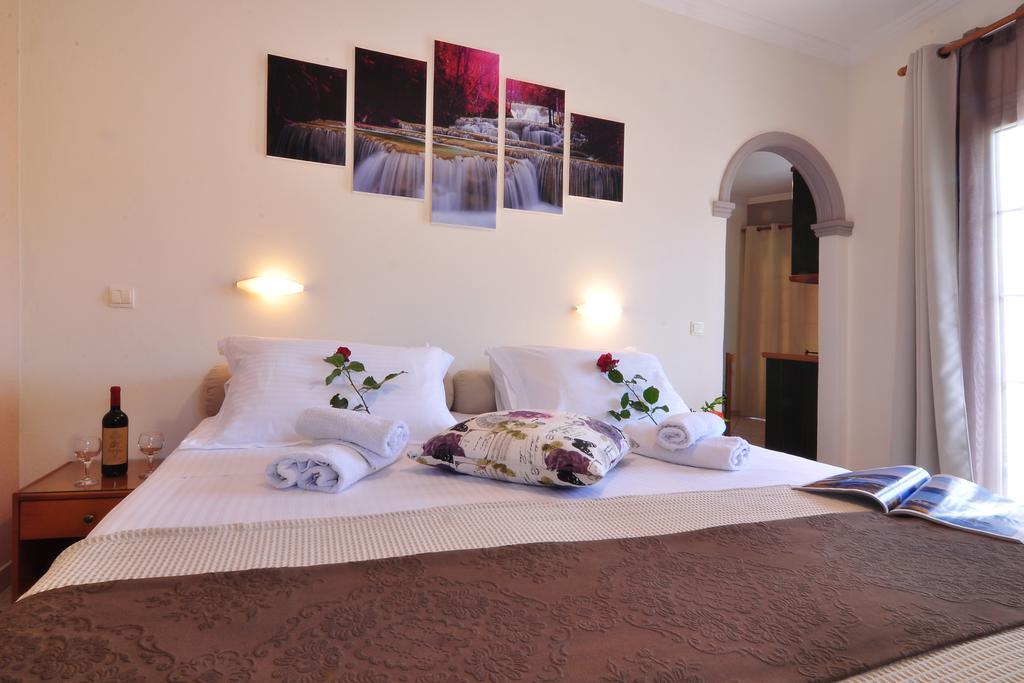 Rolandos Apartments Άγιος Γόρδιος Εξωτερικό φωτογραφία